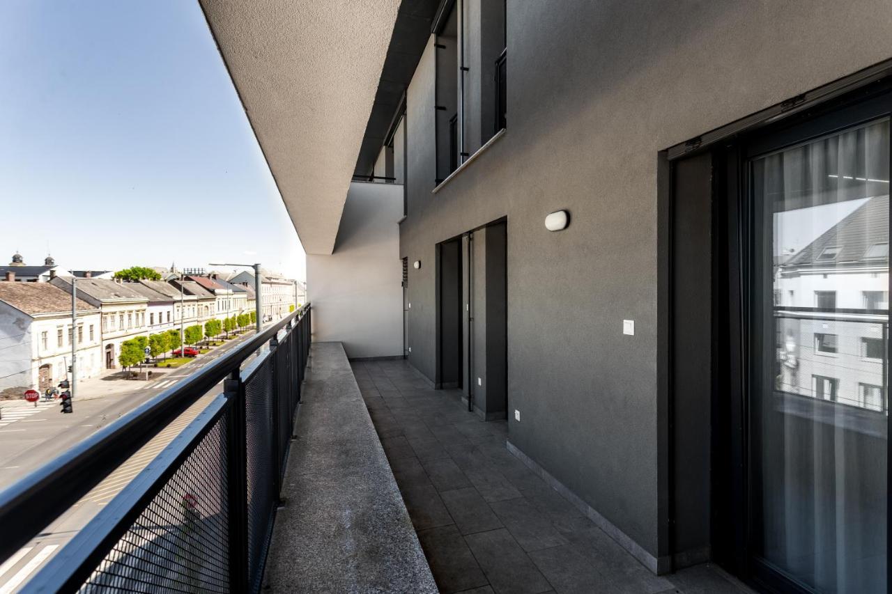 Avand Apartments Debrecen Buitenkant foto